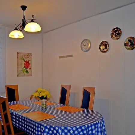 Apartment Dors *